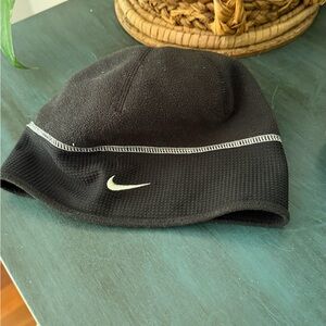 Nike Black fleece Running beanie hat. Unisex